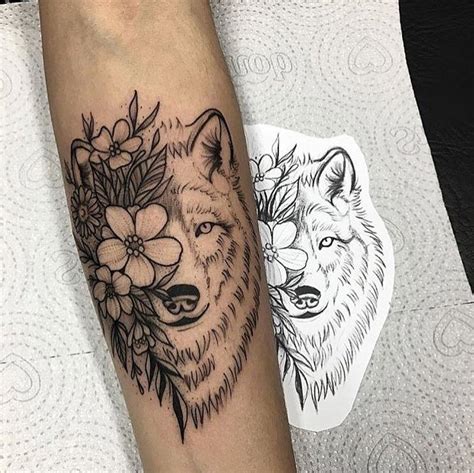 tatuajes para mujeres lobos|Tatuajes de lobos: 80 diseños para mujeres